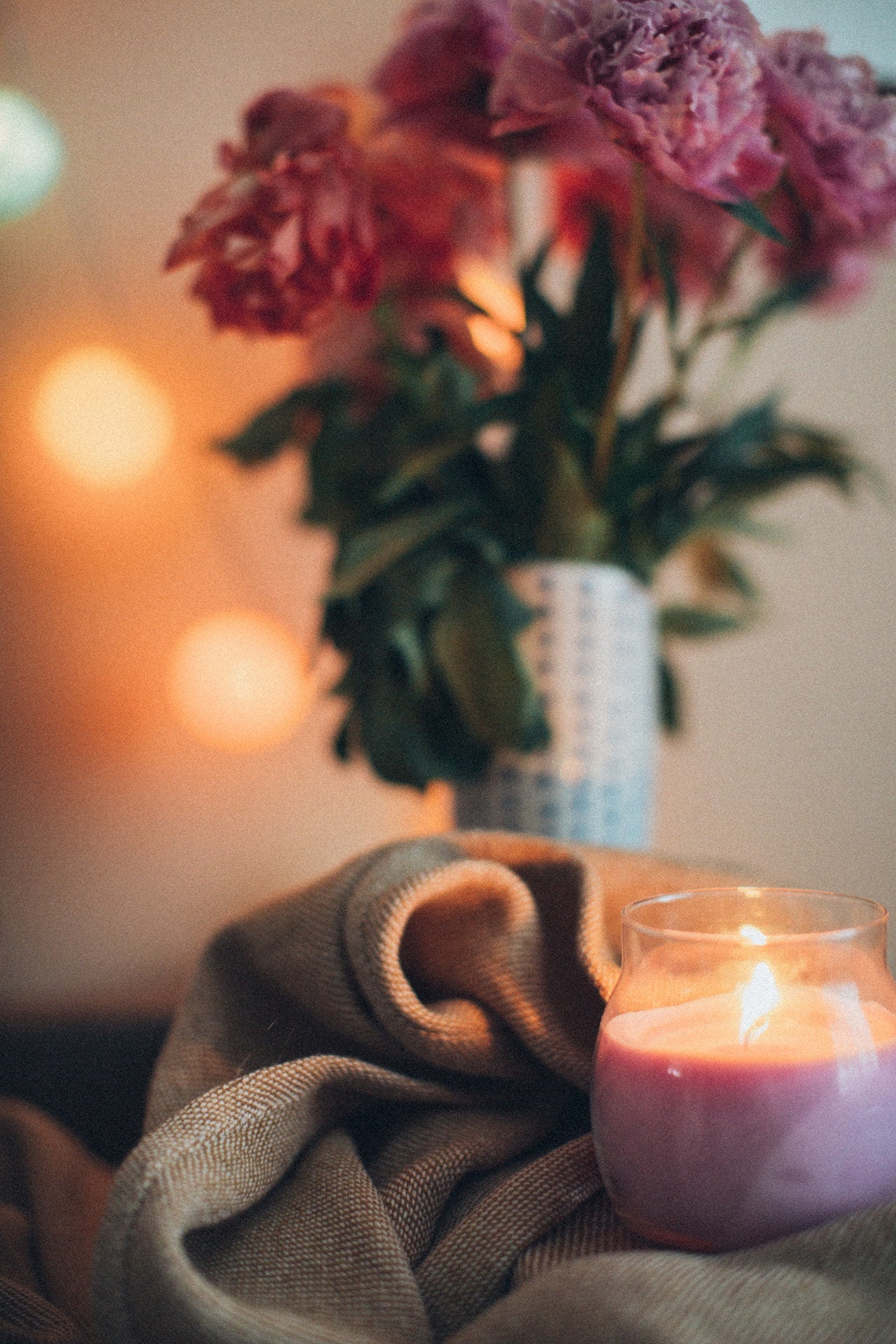 Relax and Unwind: The Benefits of Using Candles for Relaxation