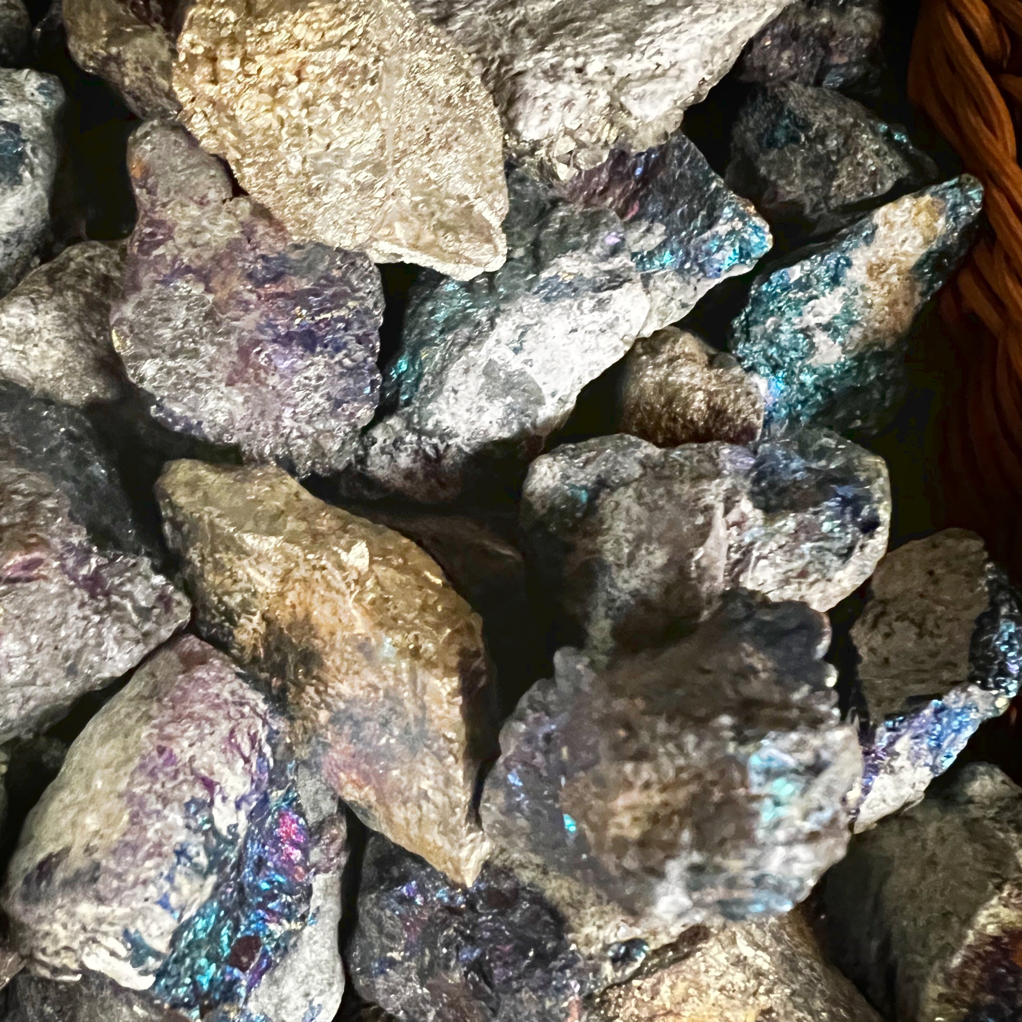 multi colorer metallic stone peacock ore 