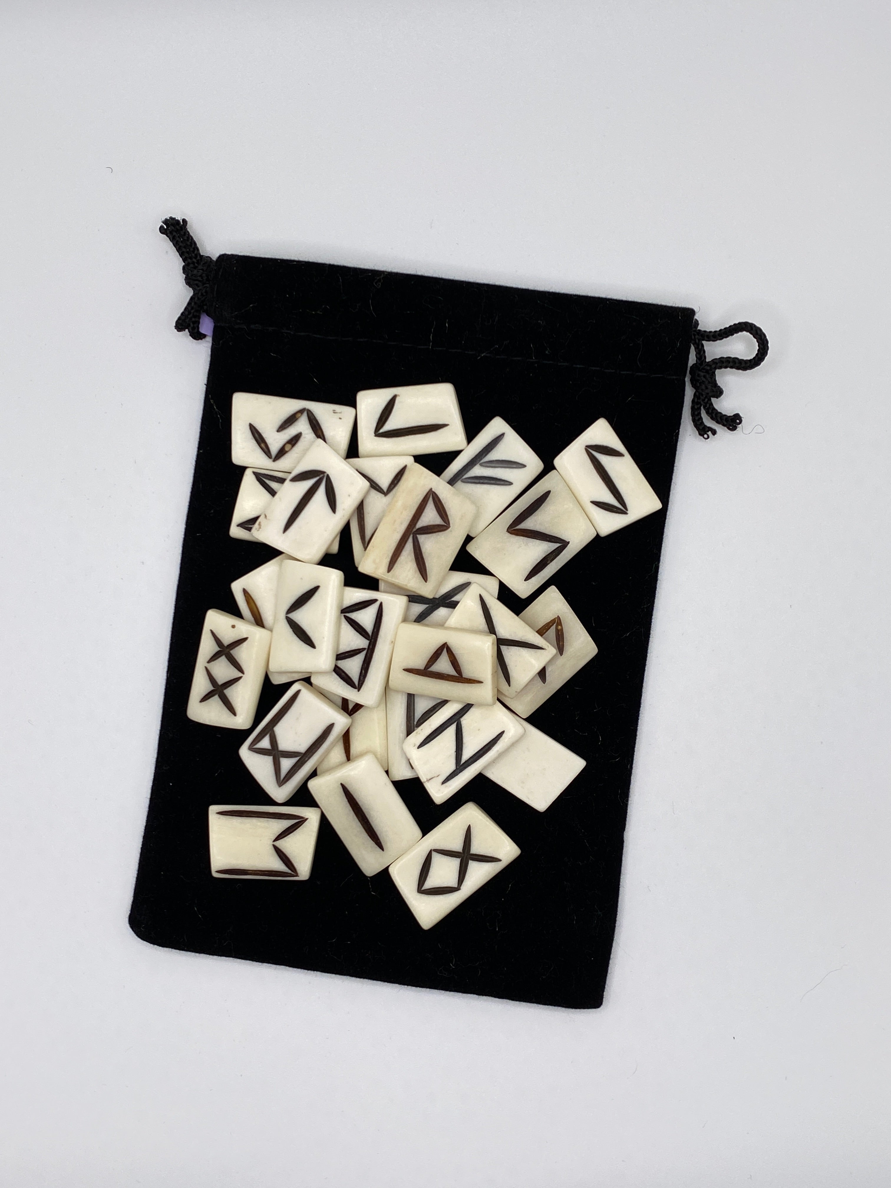 Bone Rune Set with Bag